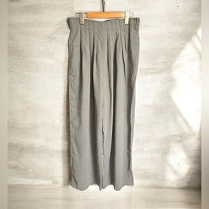 NWOT  Pleated Wide Leg Pants